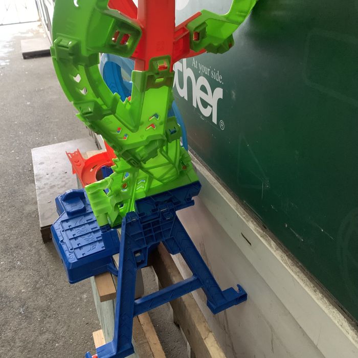 Крутий моторизований трек Hot Wheels 4 Петлі та віражи HXT06