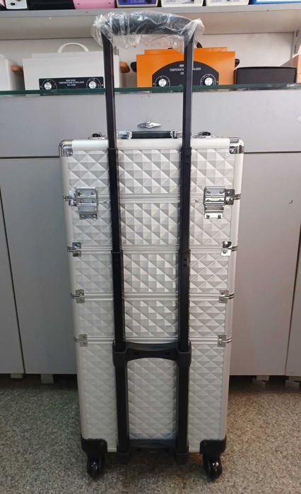 Бьюти- кейс ,чемодан мастера для косметики на колесах большой белый