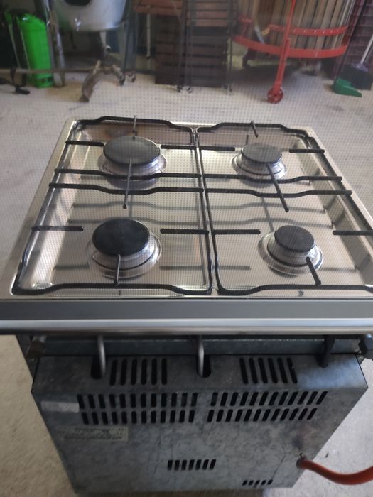 Fogão a gas e elétrico