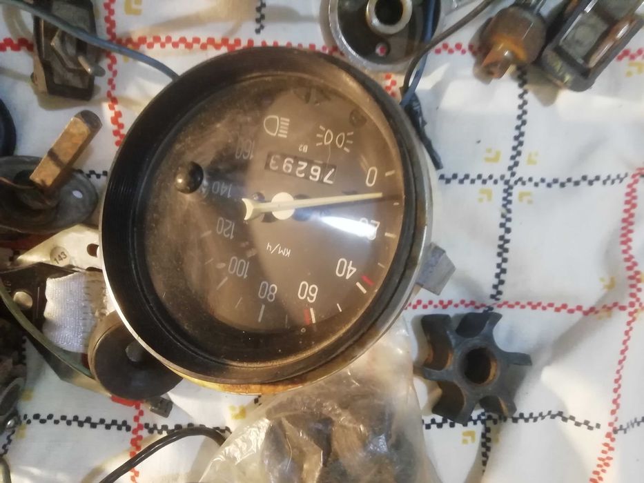 Автозапчастини різні 1 лотом