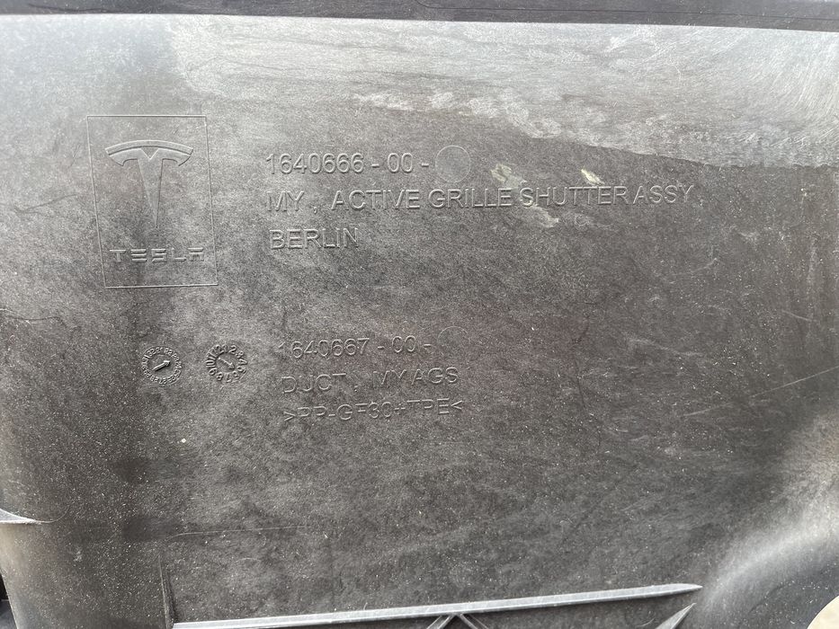 Tesla Model Y люверс оригінал