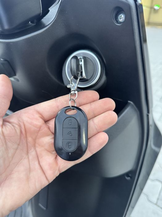 Електроскутер Yadea T9 2025 року
