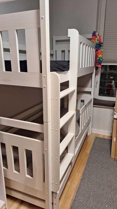 Łóżko piętrowe z dostawka