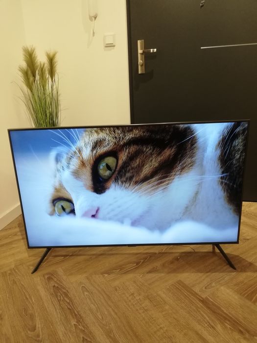 2 letni Samsung 43" Smart TV Tizen WiFi Bluetooth HDR DVB-T2