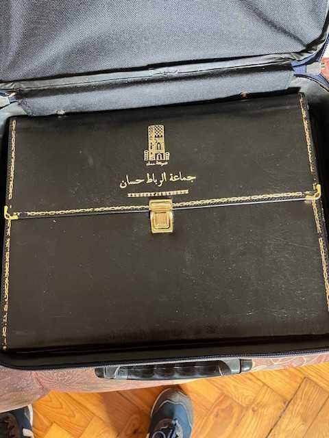 Pasta em pele - em bom estado