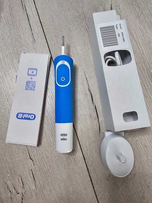 Szczoteczka elektryczna Oral-B Vitality 100 Cross Acrion niebieska