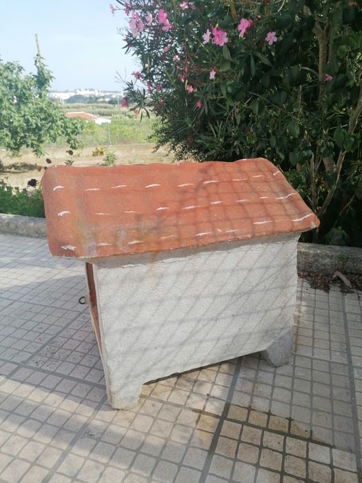 Vende-se Casota de Cão em Pedra