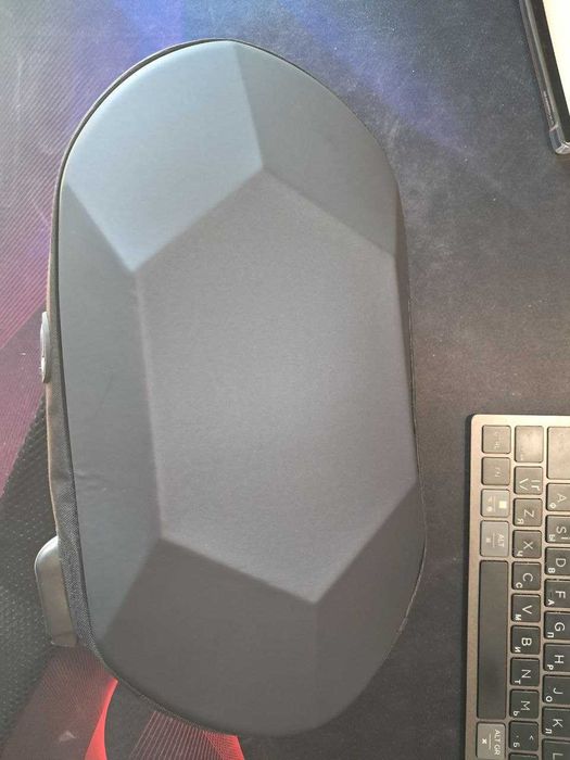 Сумка через плече с противоударным панцирем