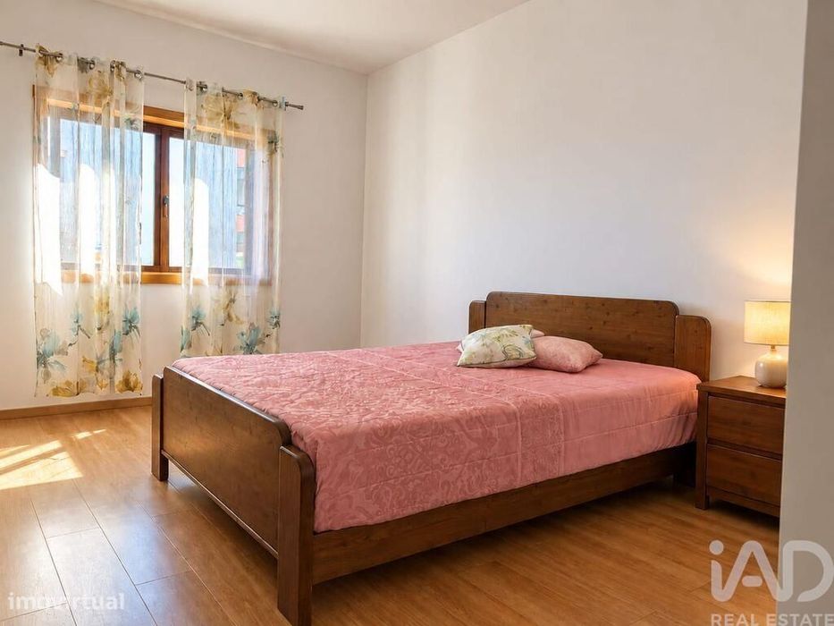 Apartamento T3 em Mina de Água de 120 m2