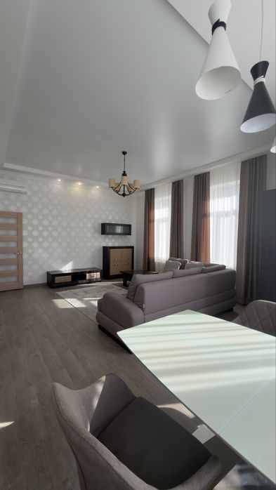 Продам 3к квартирус немонтом  в клубном доме!Центр