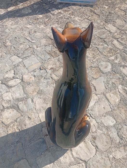 Cão de loiça (Doberman)