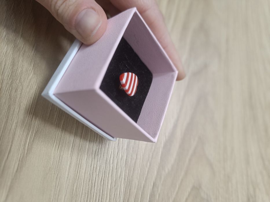 Kolczyki wkręt w kształcie serduszka 1 szt. czerwono-biały 1 cm x 1 cm