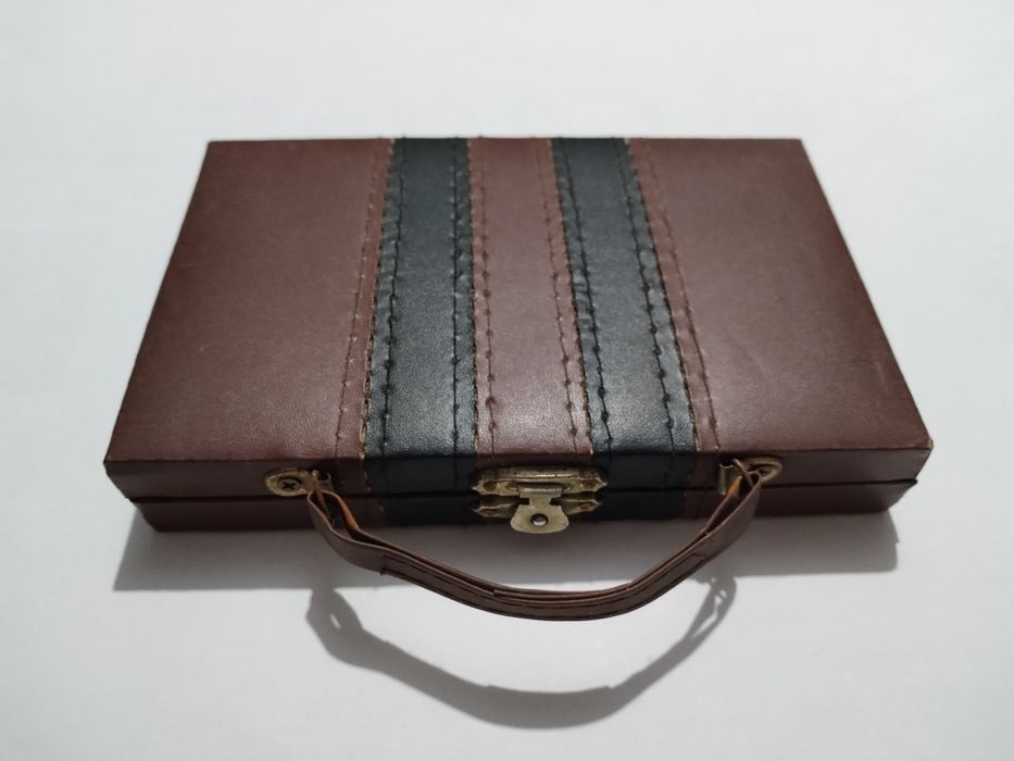 Dominó antigo com mala