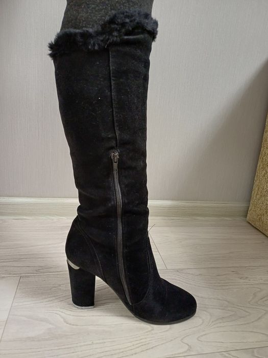 Женские замшевые сапоги