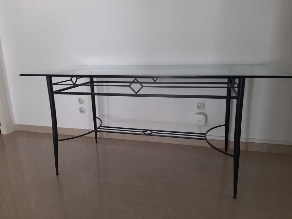 Mesa jantar tampo em vidro estrutura em ferro