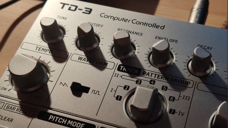 Syntezator Behringer TD-3-SR (Klon Rolanda TB-303)