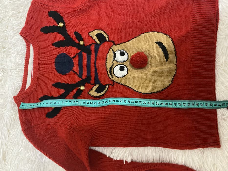 Новогодний красный свитер с оленем новорічний светр 140 см 9/10