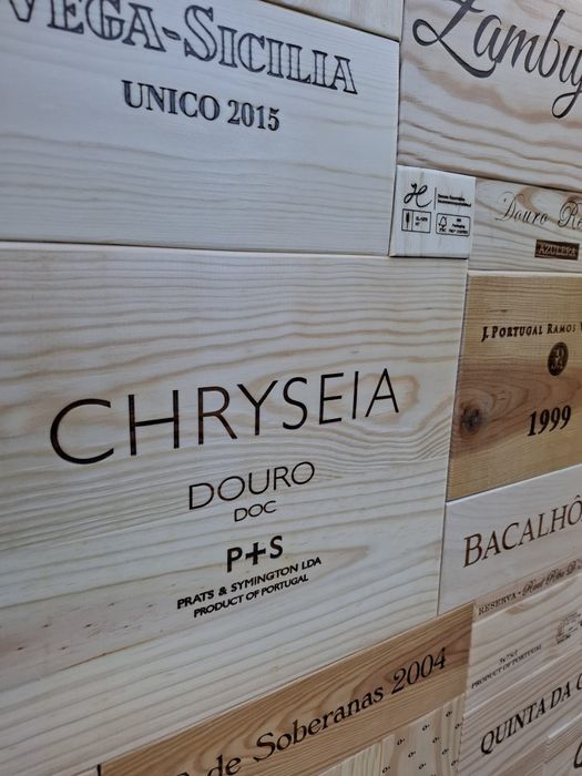 Painel feito cx madeira de vinho