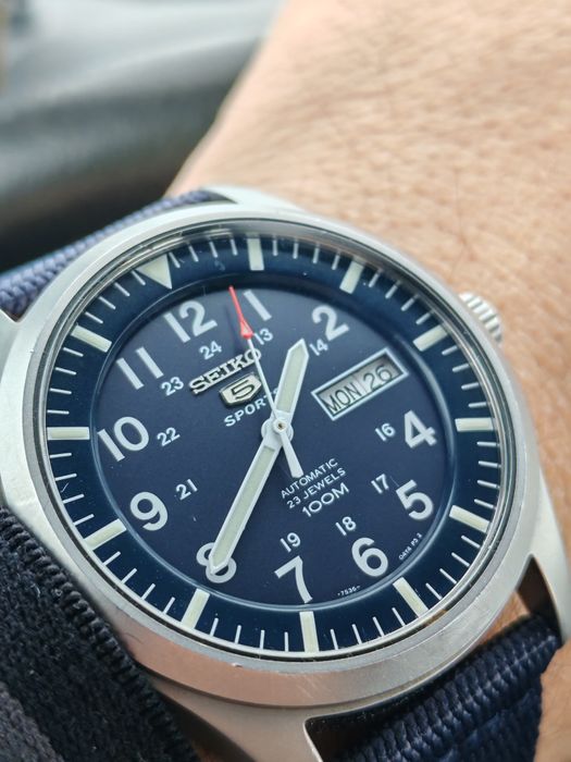 Seiko 5 Sports SNZG11K1