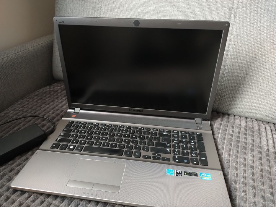 Laptop/ Notebook  Samsung Series5 NP550P7C Win8  17,3" i7