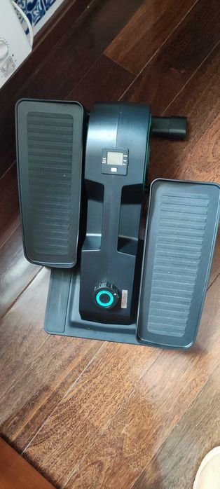 Cubii JR1 Under Desk Elliptical