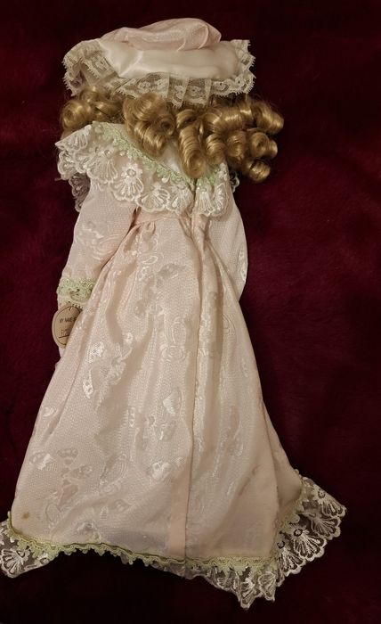 Lalka porcelanowa Vanity Fair