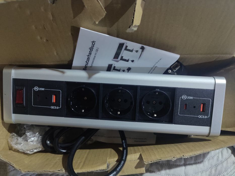 Посилена розетка, витримує 4 кВт, має порти USB