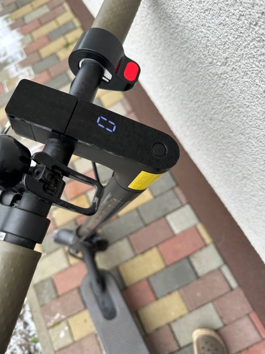 Терміново Xiaomi Mi essentiall