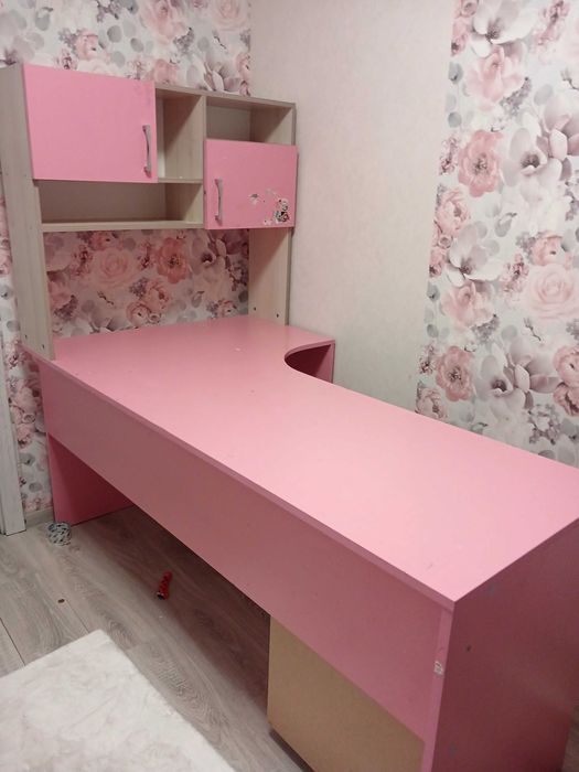Стіл письмовий для дівчинки