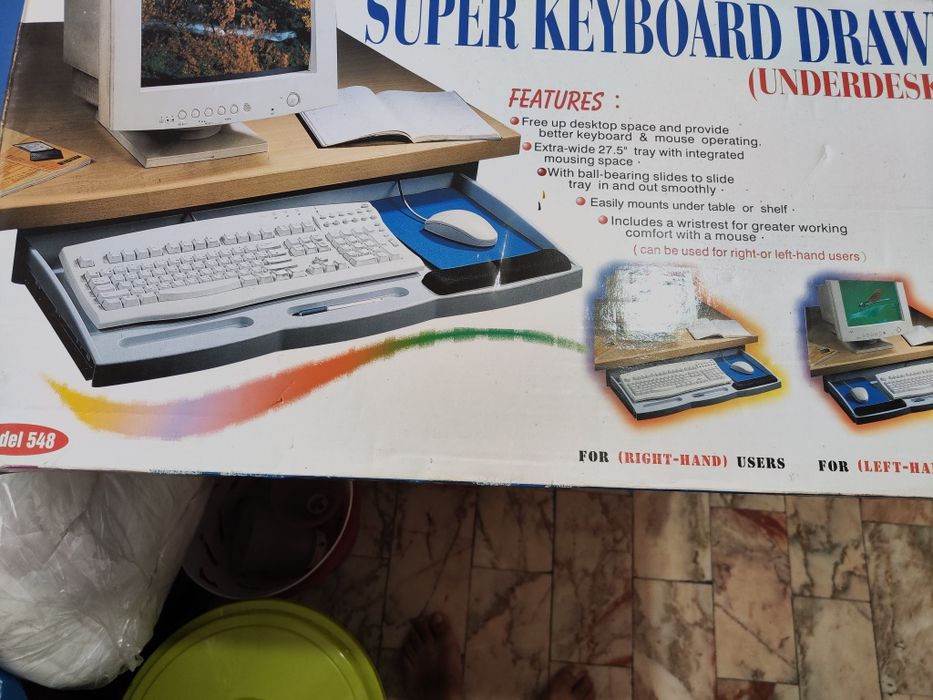 Tabuleiro com teclado para computador para por numa secretária