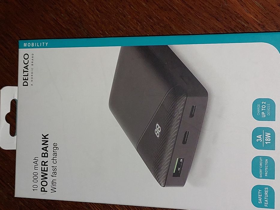 Powerbank DELTACO 10tys.mAh USB-C USB B USB-A fast charge kabel Sweden
