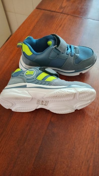 Дитячі кросівки, нові.