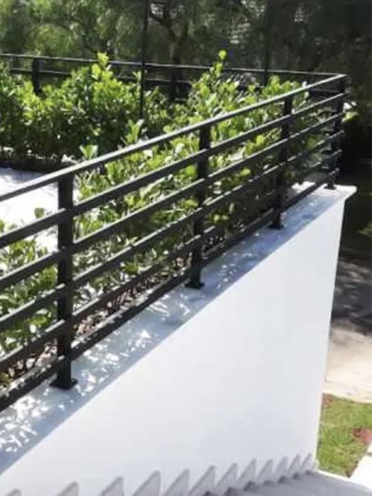 Portões, escadas, esplanadas, guarda corpos, e outros