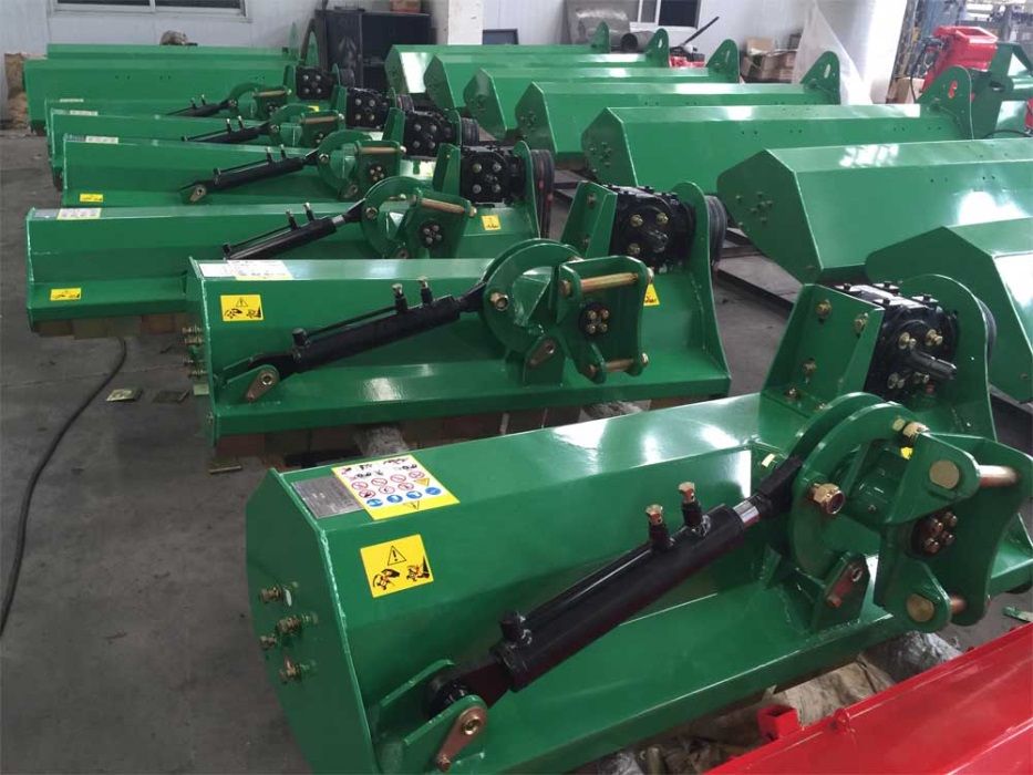 Triturador / destroçador  Hidraulico de Martelos ou Facas.