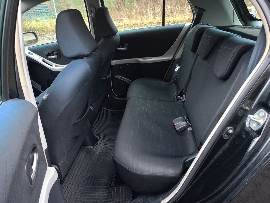 Toyota Yaris** 1.3 benzyna**czujniki**klima**alufelgi**