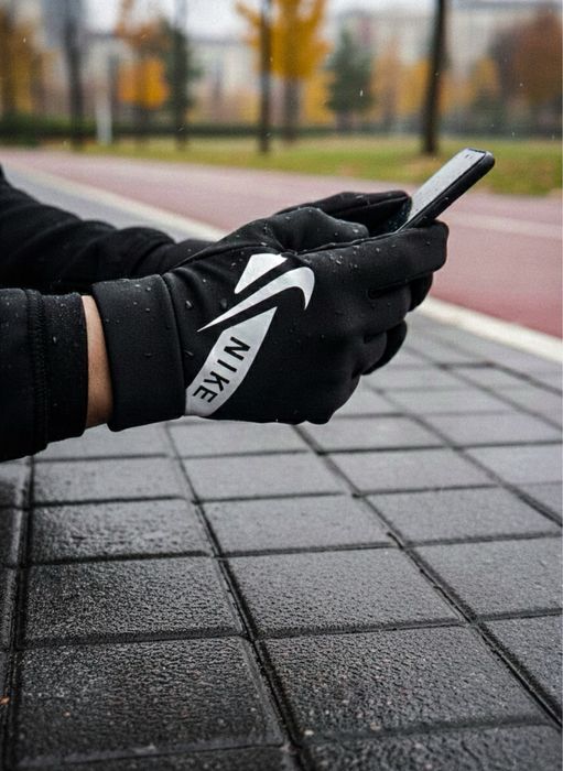 Rękawiczki Nike zimowe sportowe czarne dotykowe antypoślizgowe