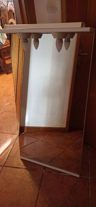 Vendo lavatório e espelho