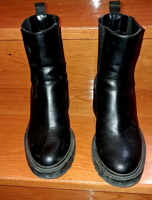 Botas da marca stradivarius n 36 muito confortáveis