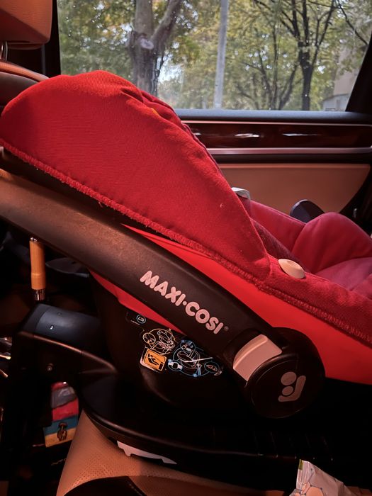 Дитяче крісло Maxi-Cosi + підставка