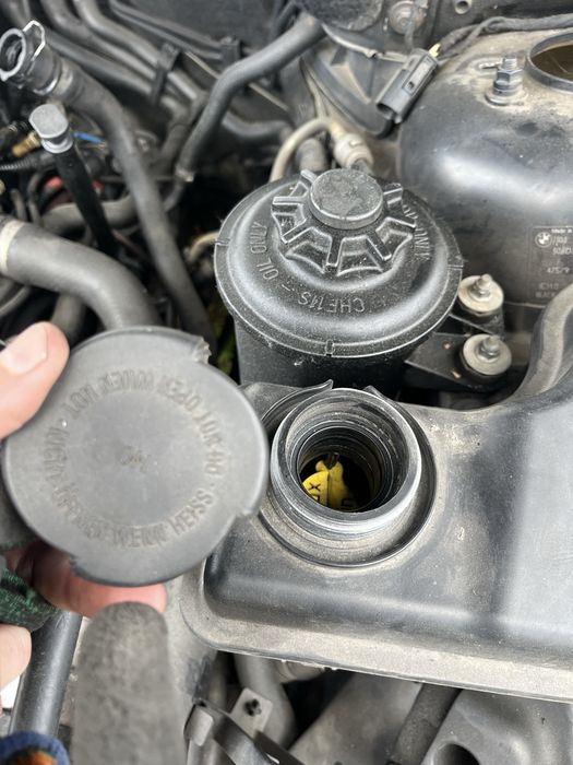 Расширительный бачок с крышкой BMW 5 (E60/E61) 6 (E63/E64) 7 (E65/E66/E67) X3 (E83)