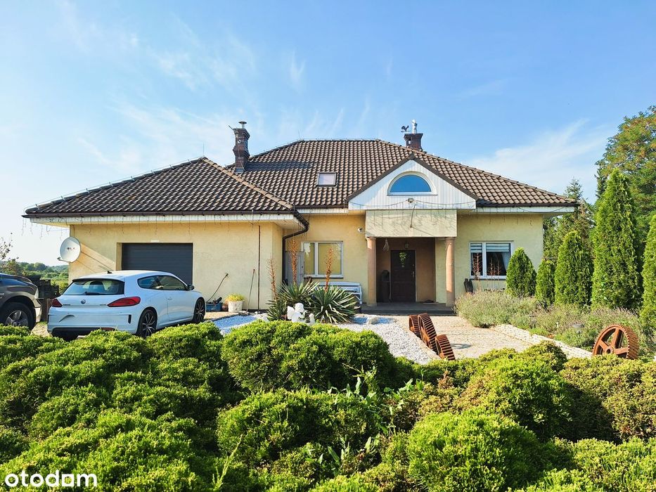 Przestronny dom z dużą działką ( 3924m2) przy ul. Owocowej.