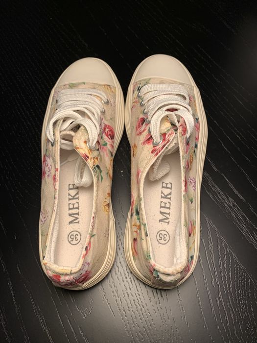 Saparilhas com Plataforma como Novas