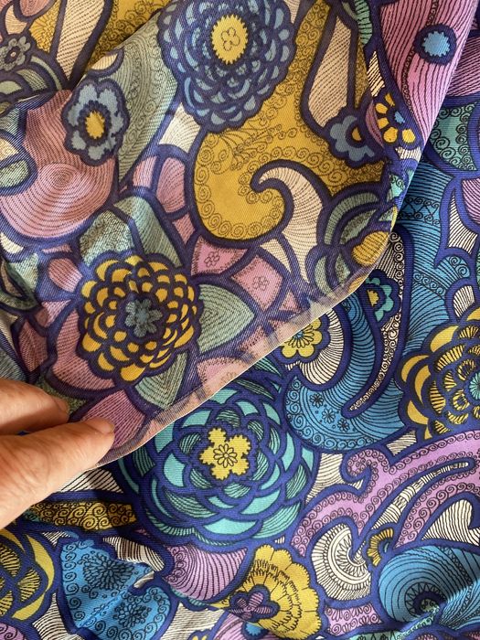 Materiał kupon 3mb szer 90 cm  hippie  l 70/80 sztuczny jedwab