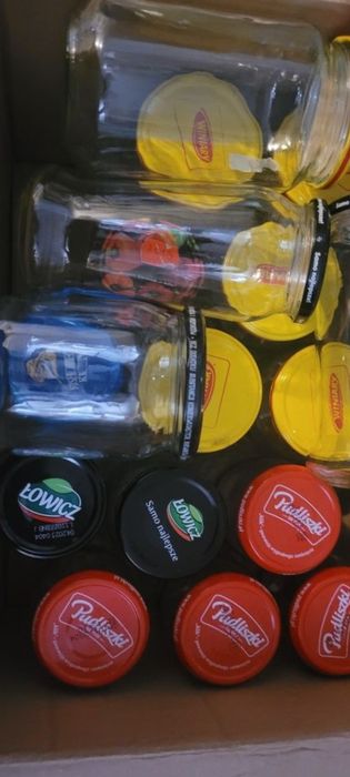 Słoiki 0,5l i 0,7l z nakrętkami. 10 sztuk. Polecam.