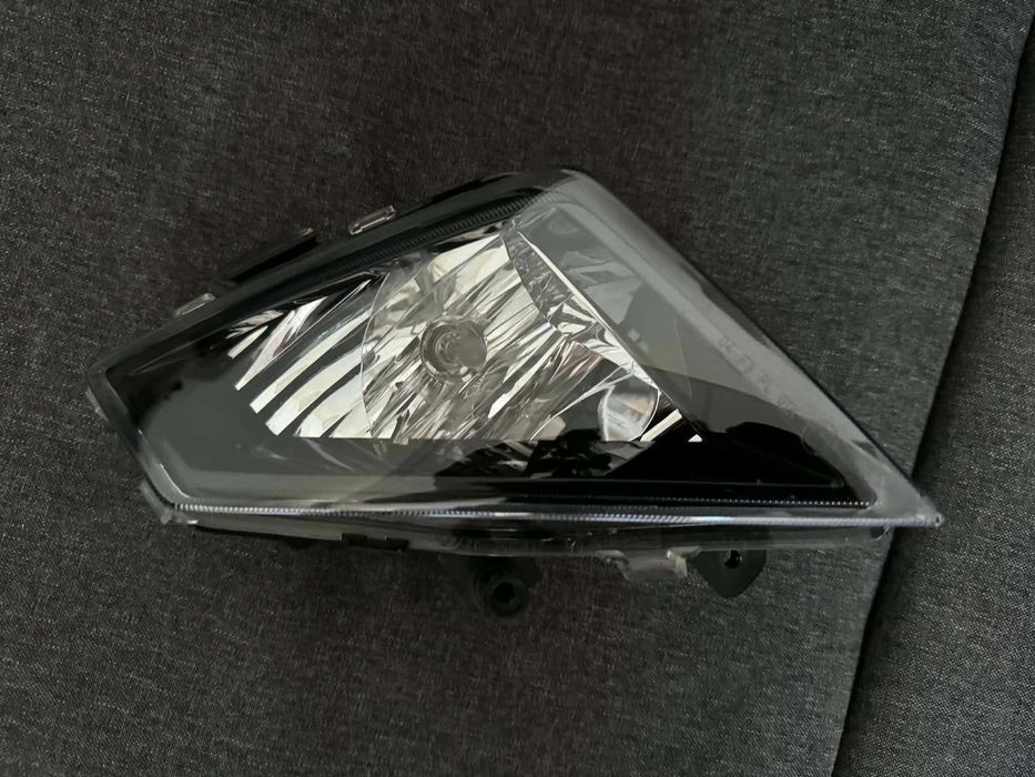 reflektor przedni prawy halogen seat ibiza V   6F0.941.702.A