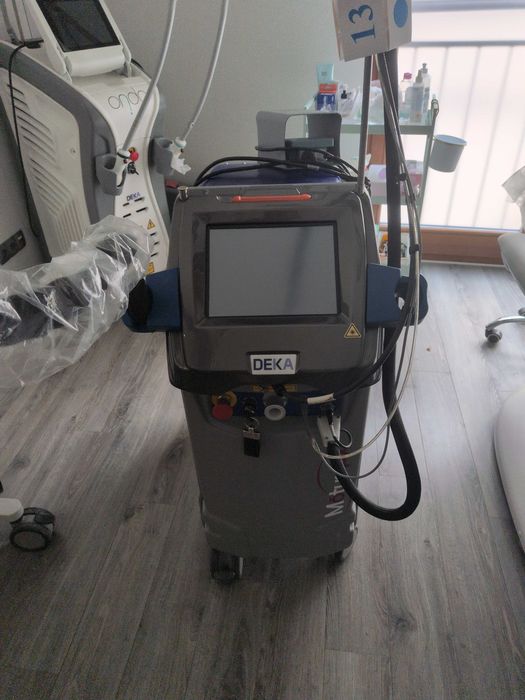 Urządzenie do depilacji laserowej DEKA Motus AX