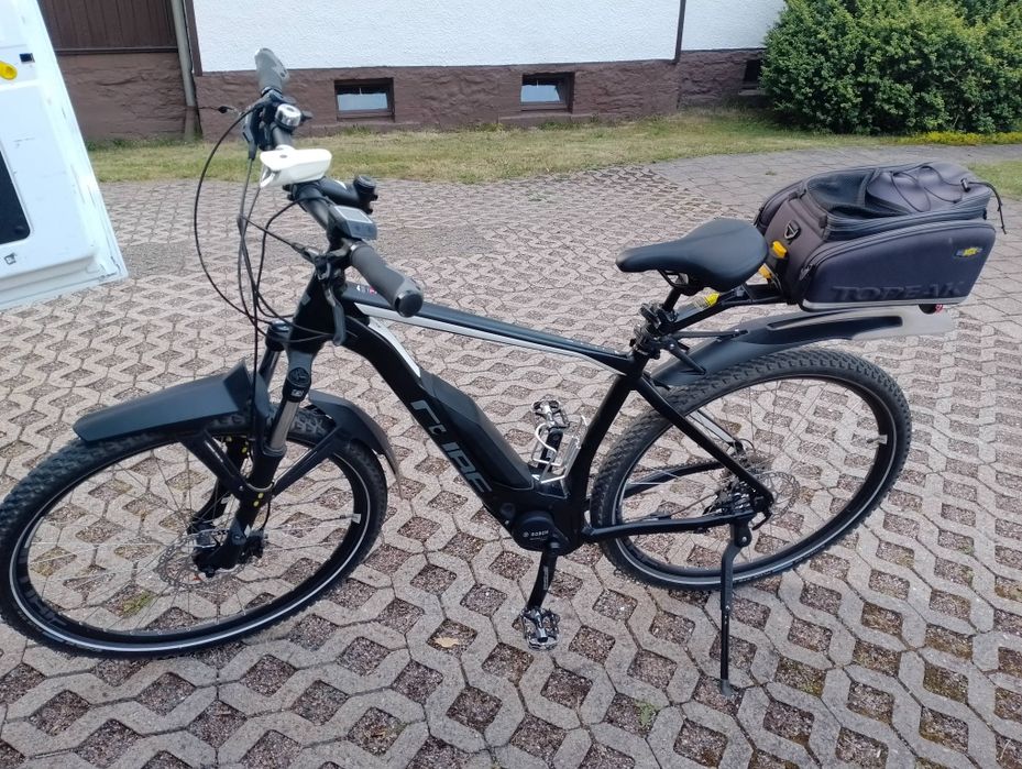 Sprzedam rower elektryczny Cube