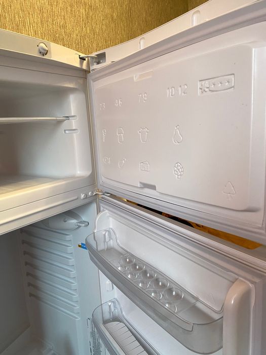 Холодильник Indesit