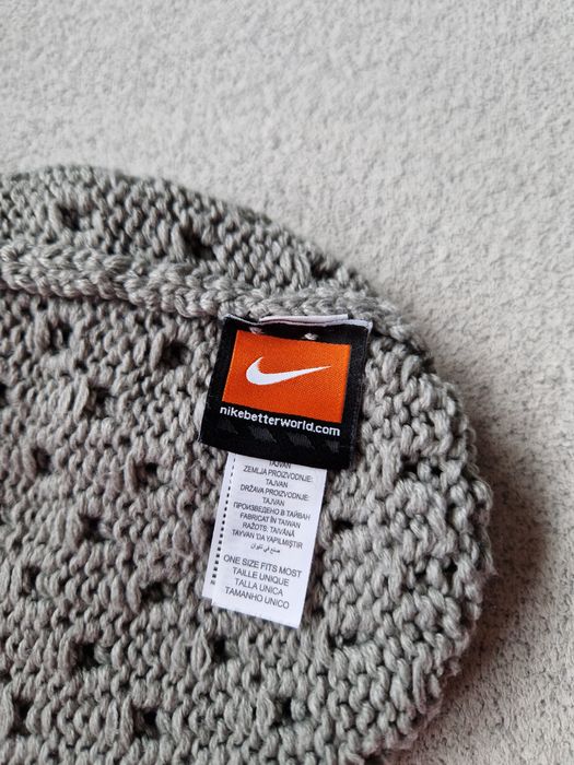SZARA damska czapka firmy NIKE / jesień/ zima
