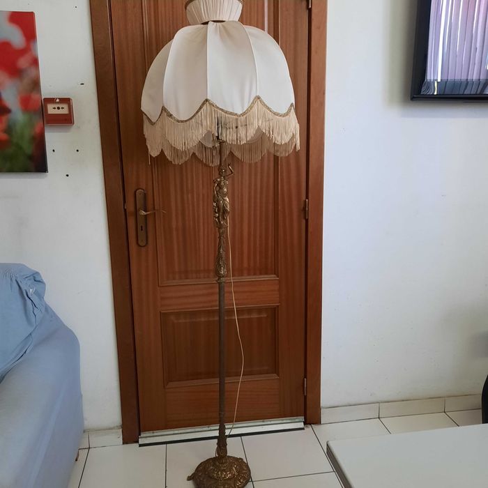 Candeeiro de chão estilo retro